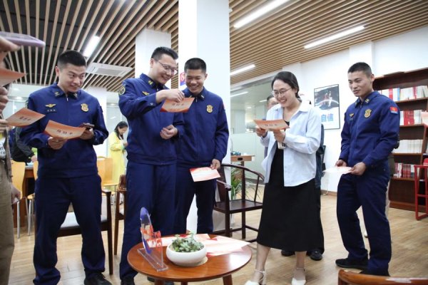 启牛配资 “一席话”青年社团品牌火热启动，“火焰蓝”与“爱国红”撞个满怀